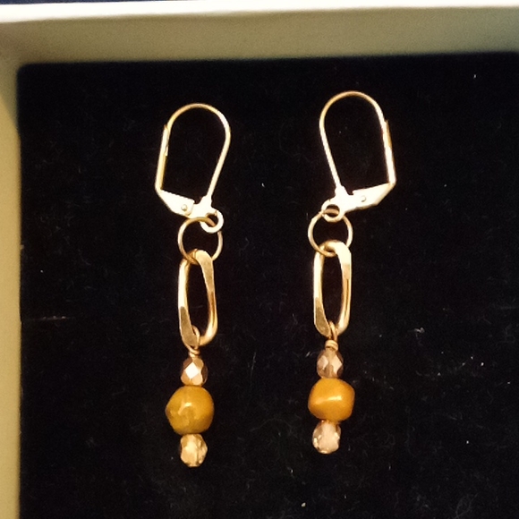 boutique Jewelry - EUC  ladies gold earrings with jade and gold colored beads